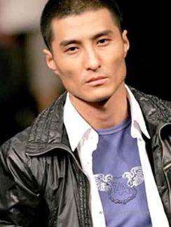 胡东（柒牌西服男装形象代言人 ）